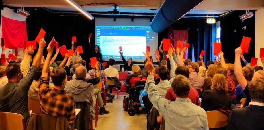 Centrale taak voor socialisten nu: het opbouwen van oppositie, kritische stemoproep BIJ1