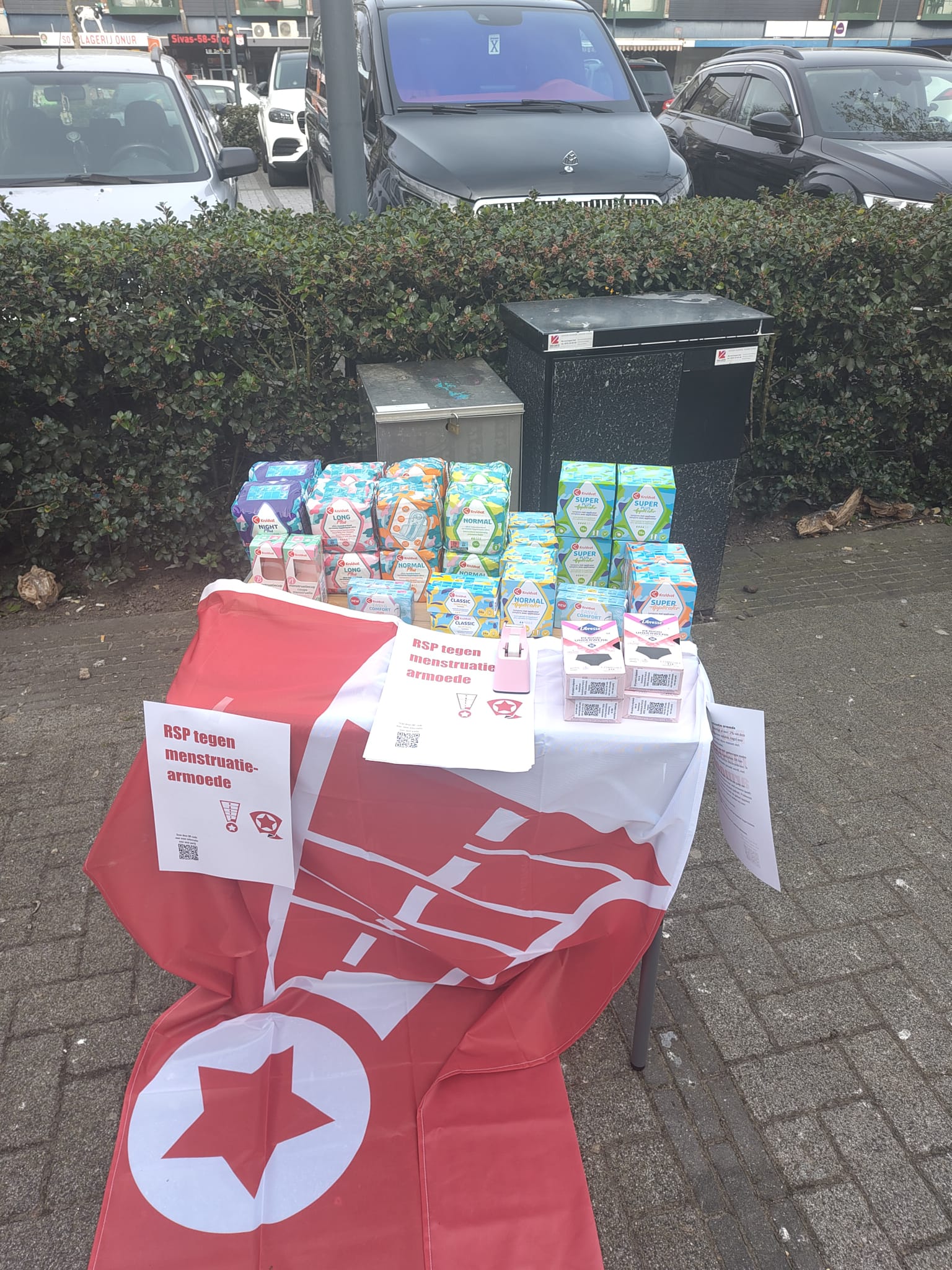 RSP Deventer deelt gratis menstruatieproducten uit